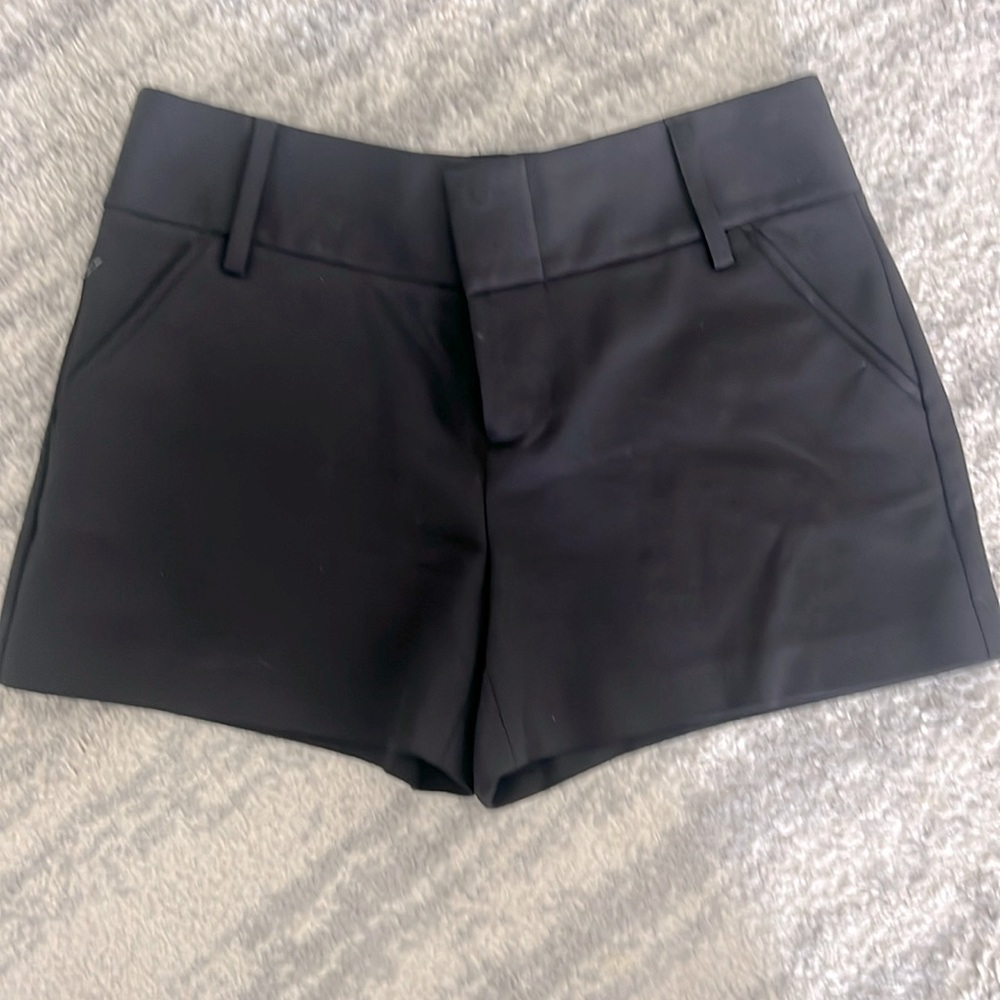 BNWT Alice and Olivia Cady shorts 2 black